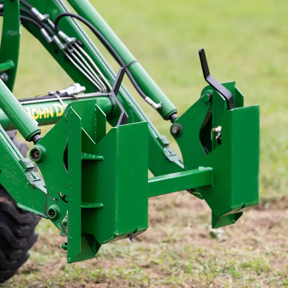 JD TO SKID STEER ADAPTER PLATE COLOR.webp