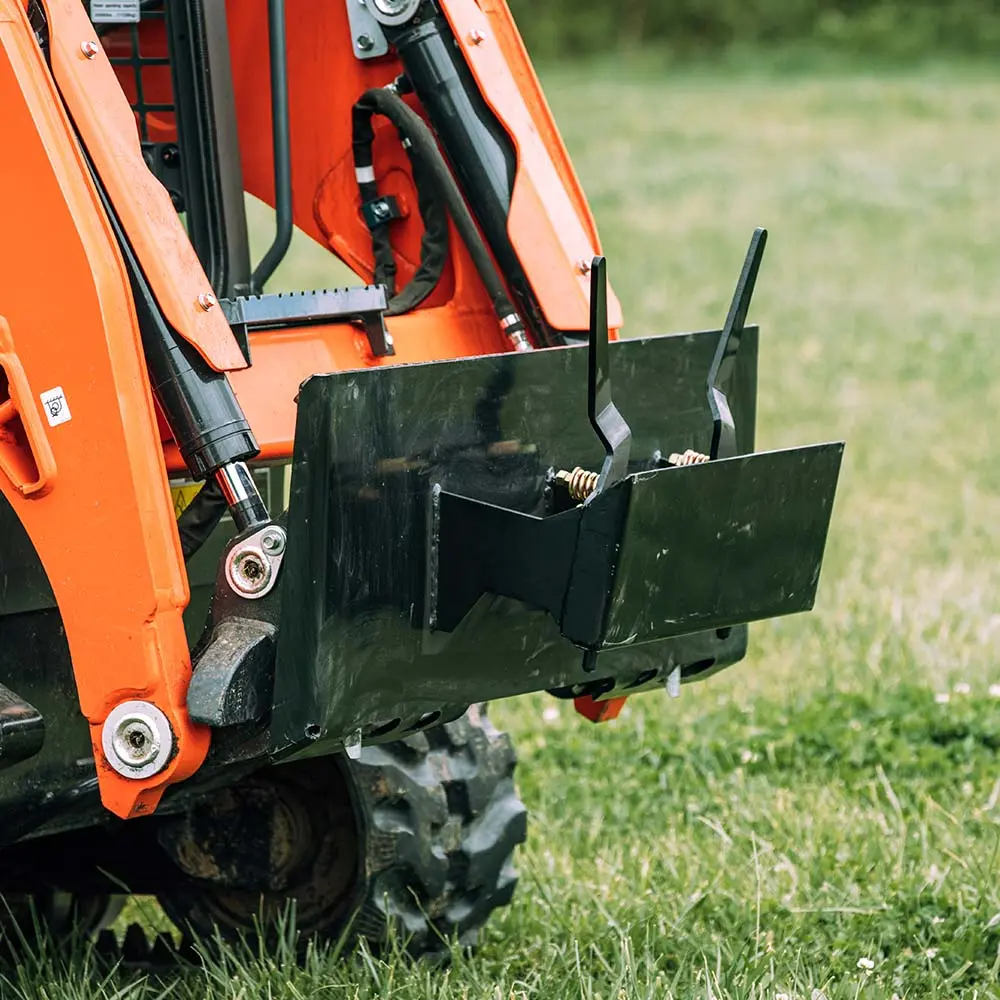 TITAN ADAPTER FULL SIZE SKID TO DINGO 1.webp