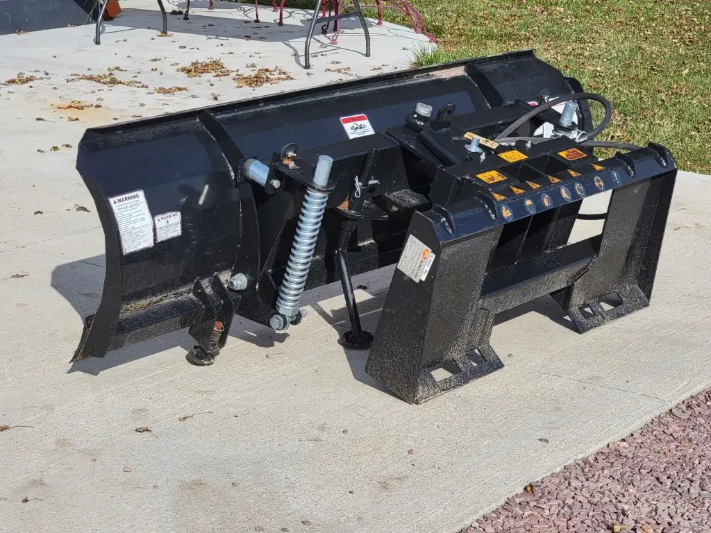 MOWER KING SNOW BLADE 84" HYD ANGLE